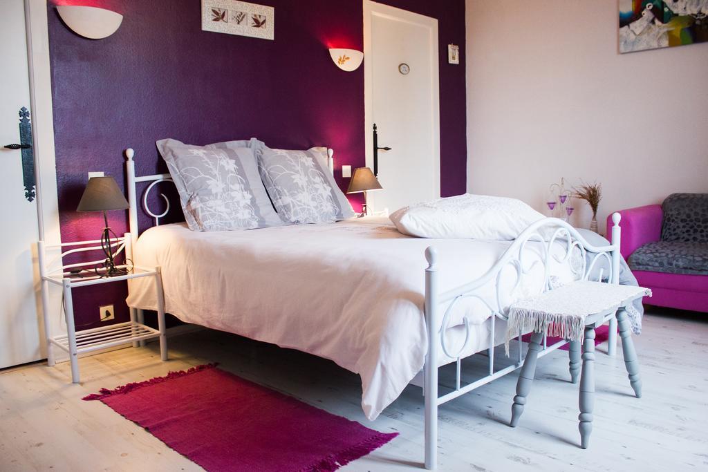 Aux Ronzieres Bed and Breakfast Pouilly-sous-Charlieu Rum bild