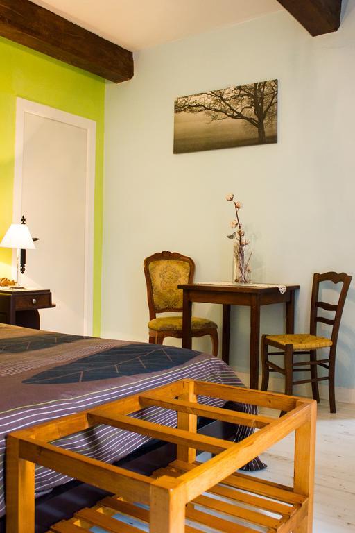 Aux Ronzieres Bed and Breakfast Pouilly-sous-Charlieu Rum bild