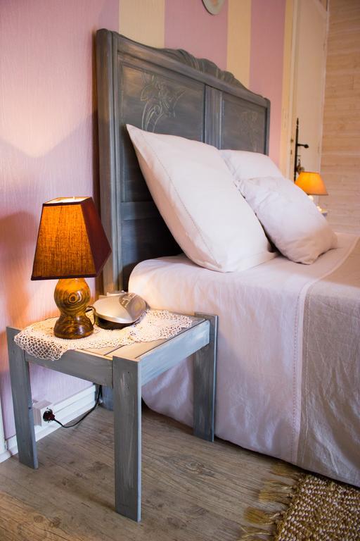 Aux Ronzieres Bed and Breakfast Pouilly-sous-Charlieu Rum bild
