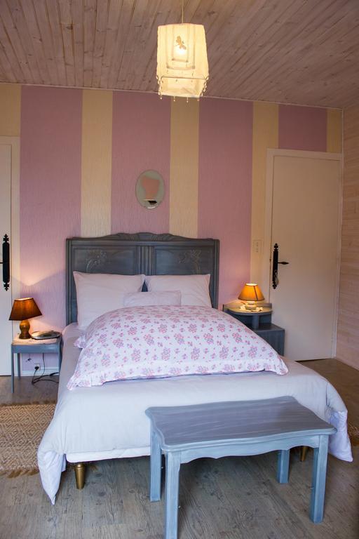 Aux Ronzieres Bed and Breakfast Pouilly-sous-Charlieu Rum bild