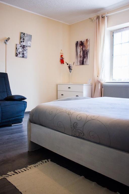 Aux Ronzieres Bed and Breakfast Pouilly-sous-Charlieu Exteriör bild